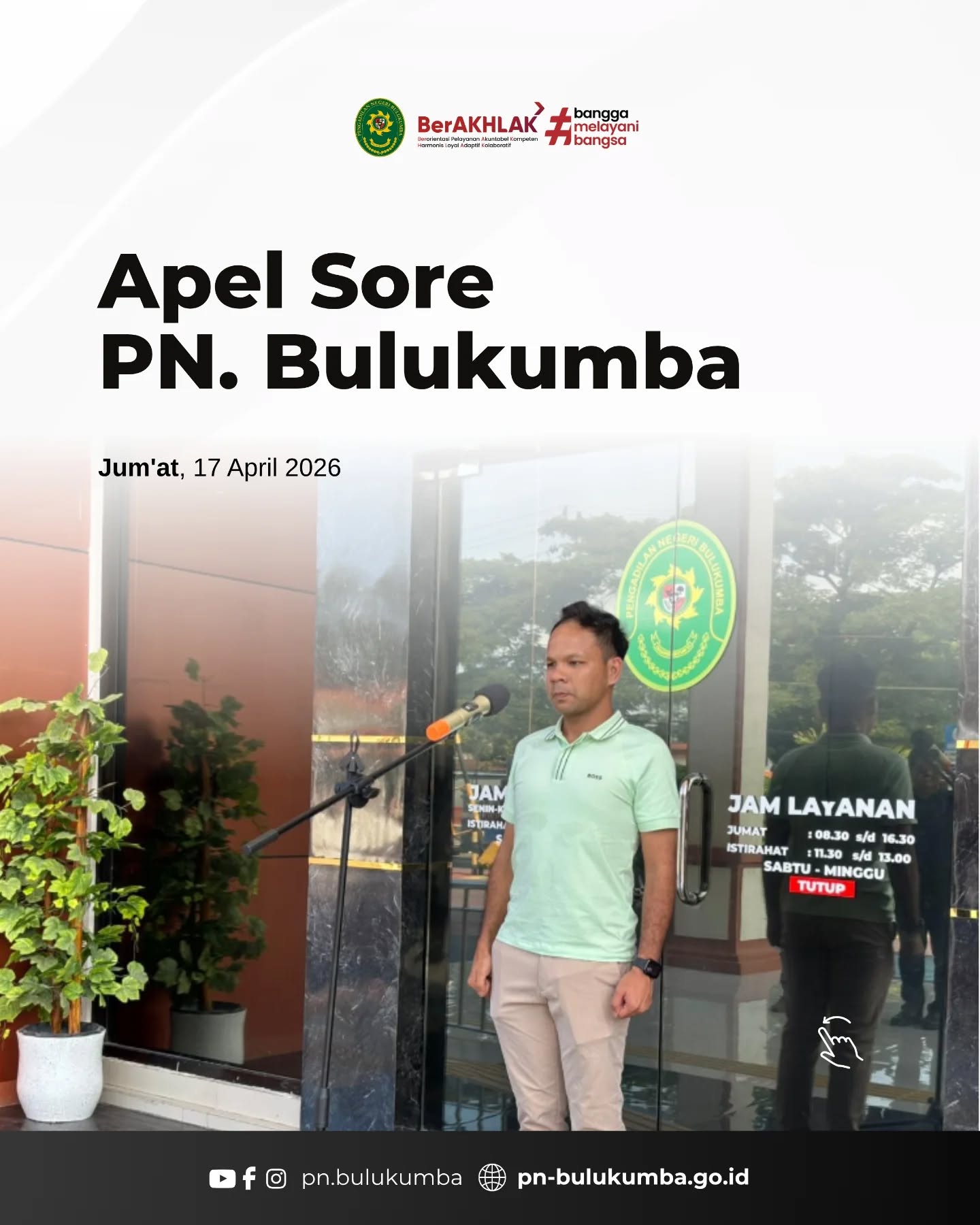📍 Apel Sore PN Bulukumba

Lokasi Kegiatan:
Halaman Kantor Pengadilan Negeri Bulukumba

Jum’at, 17 April 2026, Pengadilan Negeri Bulukumba melaksanakan kegiatan apel sore yang diikuti oleh seluruh aparatur.

Kegiatan apel sore ini dilaksanakan sebagai bentuk evaluasi pelaksanaan tugas selama satu minggu serta penguatan disiplin dan tanggung jawab dalam menjalankan tugas kedinasan.

Melalui kegiatan ini diharapkan seluruh aparatur Pengadilan Negeri Bulukumba senantiasa menjaga integritas, meningkatkan kinerja, serta memberikan pelayanan terbaik kepada masyarakat.

====================
📲 Ikuti informasi dan kegiatan terbaru Pengadilan Negeri Bulukumba melalui kanal resmi kami:
📸 Instagram & TikTok: @pn.bulukumba
📘 Facebook & YouTube: Pengadilan Negeri Bulukumba
🌐 Website: https://pn-bulukumba.go.id

#PNBulukumba
#ApelSore
#DisiplinKerja
#PelayananPublik
#PengadilanNegeriBulukumba
BerAKHLAK
BanggaMelayaniBangsa