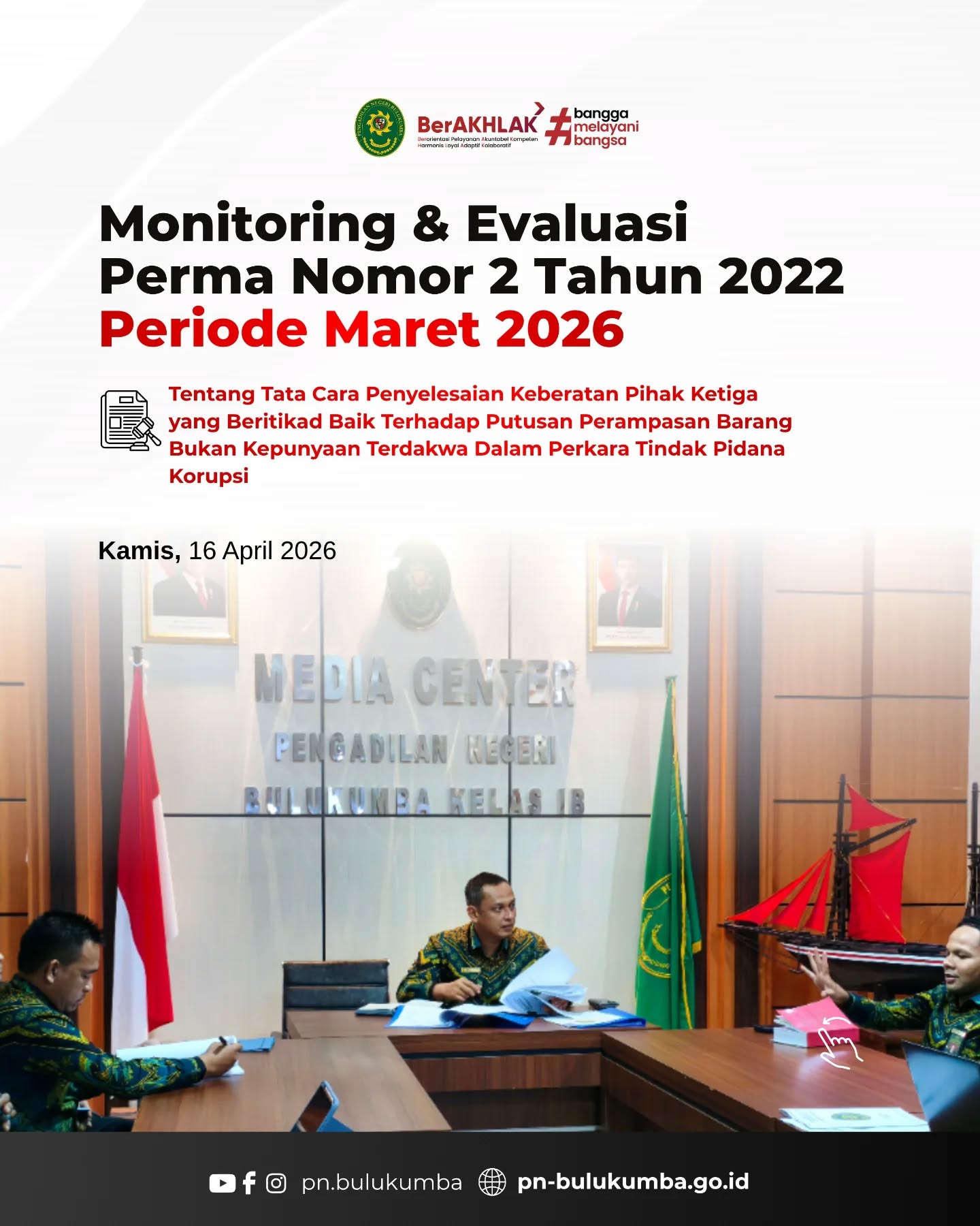 🔎 Monitoring dan Evaluasi PERMA Nomor 2 Tahun 2022

📍 Bulukumba, 16 April 2026

Pengadilan Negeri Bulukumba melaksanakan kegiatan Monitoring dan Evaluasi (Monev) terhadap implementasi Peraturan Mahkamah Agung Nomor 2 Tahun 2022 untuk periode Maret 2026. ⚖️

Kegiatan ini dipimpin oleh Wakil Ketua Pengadilan Negeri Bulukumba, Bapak Henu Sistha Aditya, S.H., M.H., serta diikuti oleh para Hakim, Panitera dan Panitera Muda Pengadilan Negeri Bulukumba. Bertempat di ruang Media Center Pengadilan Negeri Bulukumba, kegiatan ini bertujuan untuk memastikan pelaksanaan penyelesaian keberatan dari pihak ketiga yang beriktikad baik berjalan sesuai dengan ketentuan yang berlaku. 📊

Melalui kegiatan ini, diharapkan perlindungan hukum terhadap pihak ketiga yang beriktikad baik dapat terjamin, serta meningkatkan kualitas pelayanan peradilan yang transparan dan akuntabel. 🤝✨

Terus berkomitmen memberikan pelayanan hukum yang berkeadilan dan berintegritas. 🙏

====================
Instagram & TikTok : @pn.bulukumba
Facebook & YouTube : Pengadilan Negeri Bulukumba
Website : [https://pn-bulukumba.go.id](https://pn-bulukumba.go.id)

#PNBulukumba
#MahkamahAgungRI
#PERMA2022
#TindakPidanaKorupsi
#MonitoringEvaluasi
Monev
PelayananPrima
ZonaIntegritas