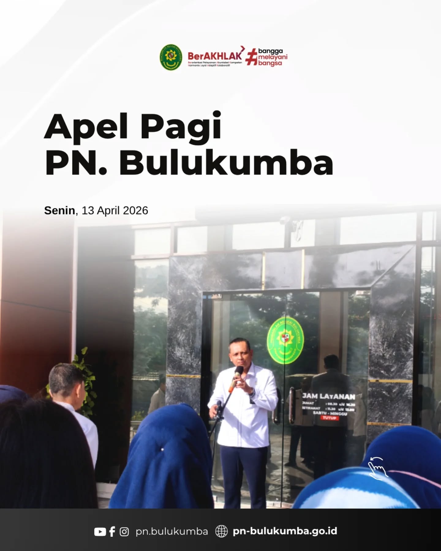 Bulukumba, Senin, 13 April 2026 Pengadilan Negeri Bulukumba menggelar Apel Senin Pagi di kantor Pengadilan Negeri Bulukumba, yang dipimpin langsung oleh Wakil Ketua Pengadilan Negeri Bulukumba, Yang Mulia Bapak Henu Sistha Aditya, S.H. M.H.

Apel diawali dengan pembacaan Core Values ASN “BERAKHLAK”, dilanjutkan dengan amanat dari Pembina Apel. Dalam arahannya, beliau menyampaikan beberapa hal penting, antara lain:

1. Pembina apel memingatkan kembali terkait pengisian evidence AMPUH dan ZI
2. Pembina Apel meningatkan terkait agenda hari ini seperti zoom dan lain lain agar diperisapkan dan diikuti dengan baik.
3. Pembina Apel juga mengingatkan agar tetap memperhatikan penyelesaian perkara.

Apel ditutup dengan doa bersama sebagai bentuk harapan agar seluruh kegiatan dan pelayanan dapat berjalan lancar dan penuh berkah.

======================
📢 Ikuti informasi dan kegiatan terbaru Pengadilan Negeri Bulukumba melalui kanal resmi kami:
📸 Instagram & TikTok: @pn.bulukumba
📘 Facebook & YouTube: Pengadilan Negeri Bulukumba
🌐 Website: https://pn-bulukumba.go.id
#humasmahkamahagung
#mahkamahagung
#dirjenbadilum
#badilum
#pnBulukumba
apelSenin
berAKHLAK
pelayananhukum