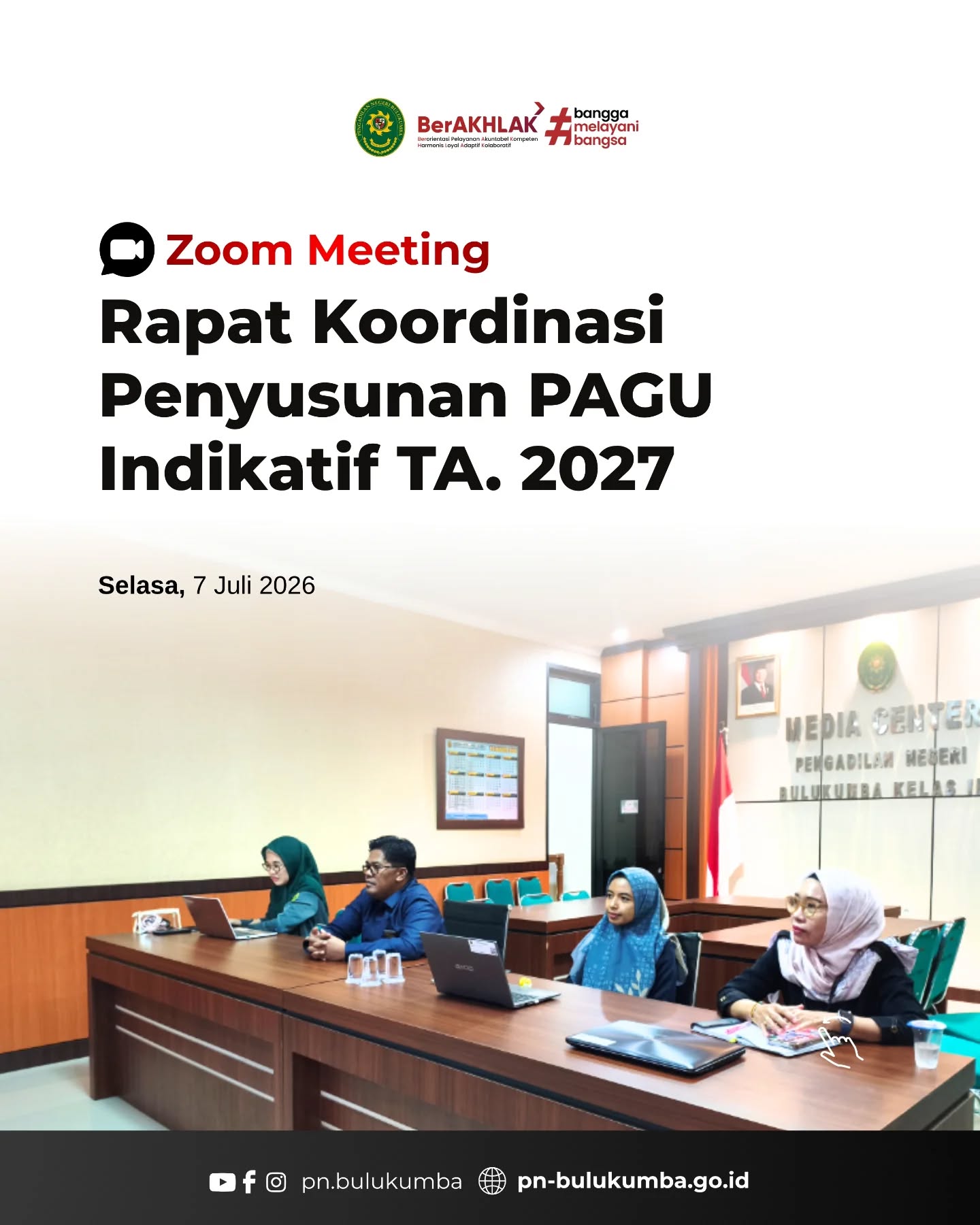 RAPAT KOORDINASI PENYUSUNAN PAGU INDIKATIF TAHUN ANGGARAN 2027
Bulukumba, 7 Juli 2026
Sekretaris Pengadilan Negeri Bulukumba, Bapak M. Ridwan Hanafi, S.Kom., didampingi para Kepala Subbagian serta staf pada Bagian Perencanaan, mengikuti Rapat Koordinasi Penyusunan Pagu Indikatif Tahun Anggaran 2027 yang diselenggarakan secara daring oleh Badan Urusan Administrasi Mahkamah Agung RI melalui Zoom Meeting.
Kegiatan ini dilaksanakan sebagai tindak lanjut dalam rangka persiapan penyusunan Rencana Kerja dan Anggaran Kementerian/Lembaga (RKA-K/L) berdasarkan Pagu Indikatif Tahun Anggaran 2027. Melalui rapat koordinasi ini, diharapkan proses perencanaan anggaran dapat berjalan secara efektif, akuntabel, dan selaras dengan arah kebijakan Mahkamah Agung RI, sehingga mendukung peningkatan kualitas pelayanan serta pelaksanaan tugas dan fungsi Pengadilan Negeri Bulukumba.
====================
📱 Instagram & TikTok : @pn.bulukumba
📘 Facebook : Pengadilan Negeri Bulukumba
▶️ YouTube : Pengadilan Negeri Bulukumba
🌐 Website : https://pn-bulukumba.go.id