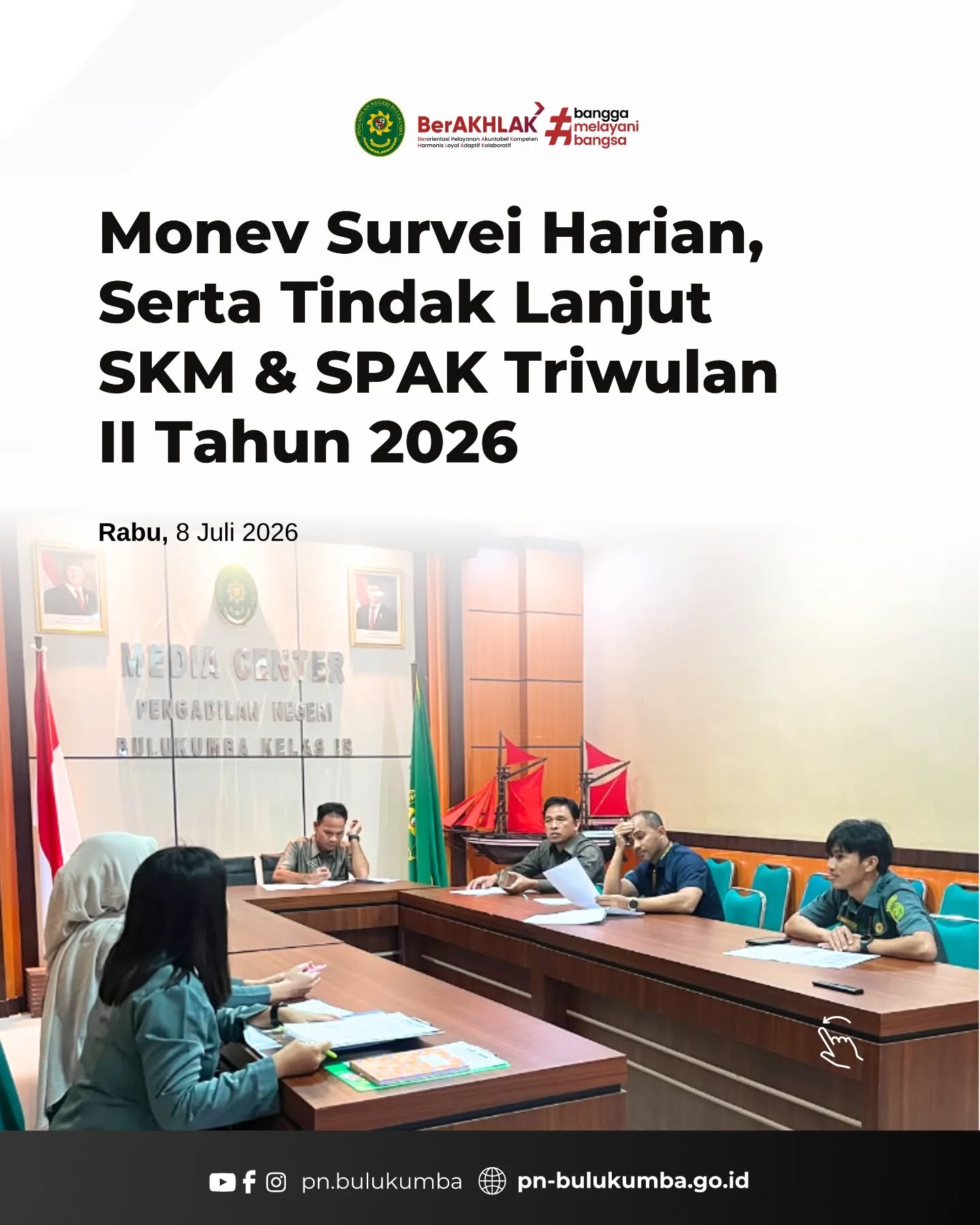 MONEV SURVEI HARIAN, SERTA TINDAK LANJUT SKM & SPAK TRIWULAN II TAHUN 2026
📍 Bulukumba, 8 Juli 2026
Pengadilan Negeri Bulukumba melaksanakan rapat Monitoring dan Evaluasi (Monev) Survei Harian Periode Juni 2026 serta Tindak Lanjut Hasil Survei Kepuasan Masyarakat (SKM) dan Survei Persepsi Anti Korupsi (SPAK) Triwulan II Tahun 2026 pada hari Rabu, 8 Juli 2026. Kegiatan evaluasi rutin yang bertempat di Ruang Media Center ini dipimpin langsung oleh Hakim Pengawas Bidang (Hawasbid) Pengadilan Negeri Bulukumba.
Dalam kegiatan ini, Hakim Pengawas Bidang melakukan peninjauan komprehensif terhadap progres pelaksanaan survei harian, mengevaluasi hasil capaian indeks SKM dan SPAK, serta merumuskan langkah-langkah strategis sebagai tindak lanjut atas masukan masyarakat. Rapat koordinasi ini sangat krusial untuk memastikan perbaikan kualitas layanan publik yang berkesinambungan, serta menjamin bahwa integritas aparatur peradilan tetap terjaga sesuai dengan standar pengawasan yang berlaku.
Dasar Hukum: • Peraturan Mahkamah Agung (PERMA) Nomor 8 Tahun 2016 tentang Pengawasan dan Pembinaan Atasan Langsung di Lingkungan Mahkamah Agung dan Badan Peradilan di Bawahnya, yang mendelegasikan wewenang pengawasan rutin kepada Hakim Pengawas Bidang; serta Peraturan Menteri Pendayagunaan Aparatur Negara dan Reformasi Birokrasi (PERMENPAN RB) Nomor 14 Tahun 2017 tentang Pedoman Penyusunan Survei Kepuasan Masyarakat Unit Penyelenggara Pelayanan Publik.
Pengadilan Negeri Bulukumba berkomitmen untuk terus menjalankan fungsi pengawasan secara profesional, akuntabel, dan berintegritas demi mendukung pelaksanaan putusan pengadilan yang memberikan kepastian hukum, keadilan, dan kemanfaatan bagi masyarakat.
📲 Ikuti media sosial resmi Pengadilan Negeri Bulukumba:
🌐 Website: pn-bulukumba.go.id
📘 Facebook: Pengadilan Negeri Bulukumba
📸 Instagram: @pn.bulukumba
▶️ YouTube: Pengadilan Negeri Bulukumba
Pengadilan Negeri Bulukumba Kelas IB
Melayani dengan Integritas, Profesionalisme, dan Akuntabilitas.
#PNBulukumba #MonevSurveiHarian #TindakLanjutSKM #SPAK #HakimPengawasBidang Hawasbid MahkamahAgungRI BerAKHLAK BanggaMelayaniBangsa ZonaIntegritas PeradilanModern
