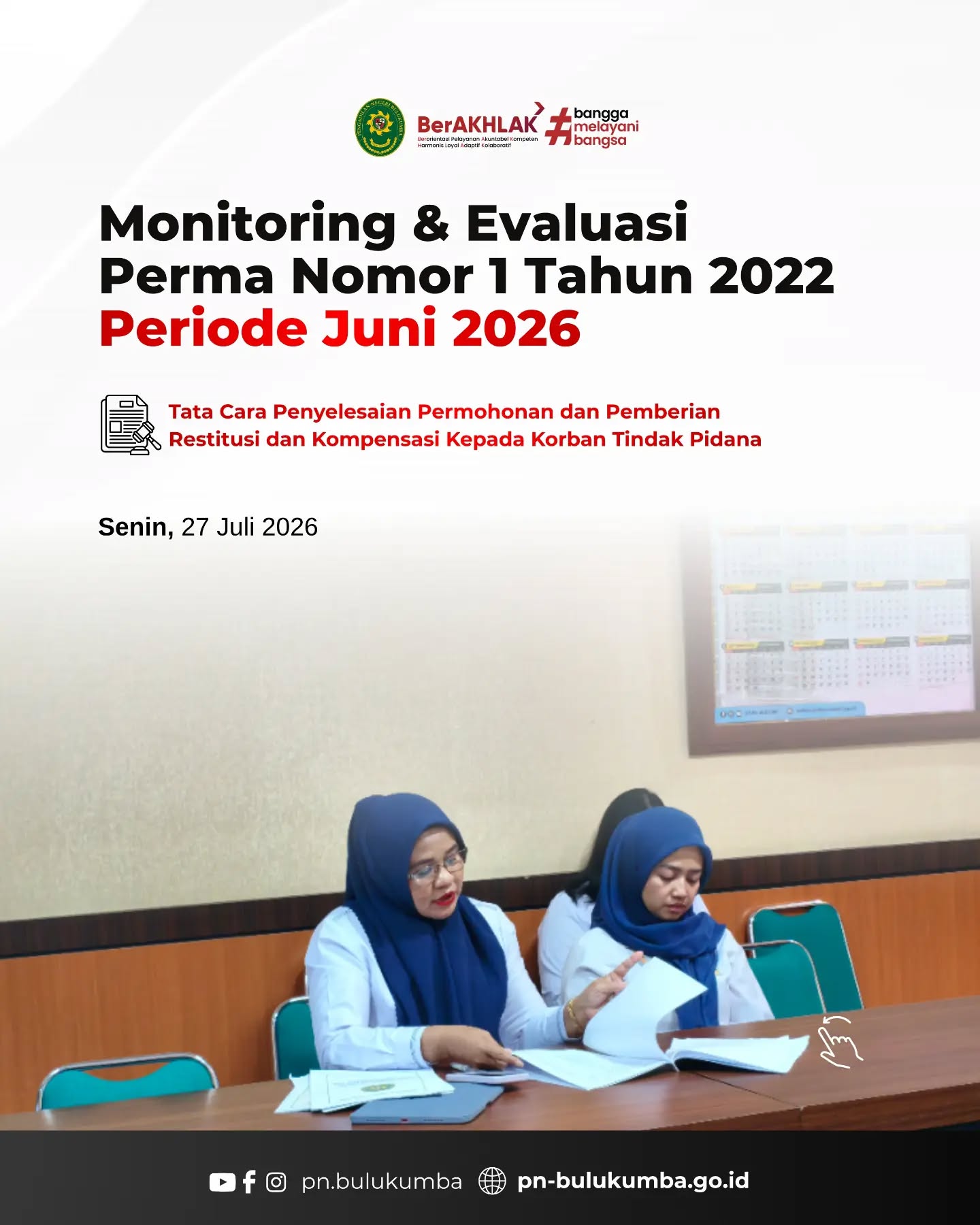 MONITORING & EVALUASI PERMA NOMOR 1 TAHUN 2022 PERIODE JUNI 2026
📍 Bulukumba, 27 Juli 2026
Pengadilan Negeri Bulukumba menyelenggarakan rapat Monitoring dan Evaluasi (Monev) implementasi Peraturan Mahkamah Agung (PERMA) Nomor 1 Tahun 2022 untuk periode kinerja Juni 2026 pada hari Senin, 27 Juli 2026. Rapat evaluasi ini dilaksanakan guna meninjau efektivitas tata cara penyelesaian permohonan serta pemberian restitusi dan kompensasi kepada korban tindak pidana di lingkungan Pengadilan Negeri Bulukumba.
Evaluasi berkala ini merupakan langkah penting bagi institusi peradilan untuk mengidentifikasi dan menyelesaikan berbagai kendala teknis maupun administratif di lapangan. Melalui monev ini, jajaran Pengadilan Negeri Bulukumba berupaya memastikan bahwa proses pemenuhan hak-hak korban tindak pidana dapat terlaksana secara optimal, cepat, dan berkeadilan sesuai dengan regulasi yang berlaku.
Dasar Hukum:
• Peraturan Mahkamah Agung (PERMA) Nomor 1 Tahun 2022 tentang Tata Cara Penyelesaian Permohonan dan Pemberian Restitusi dan Kompensasi Kepada Korban Tindak Pidana, yang menjadi pedoman dan landasan hukum bagi badan peradilan dalam menjamin pemulihan kerugian korban tindak pidana melalui mekanisme restitusi maupun kompensasi.
Pengadilan Negeri Bulukumba berkomitmen untuk terus menjalankan fungsi pengawasan secara profesional, akuntabel, dan berintegritas demi mendukung pelaksanaan putusan pengadilan yang memberikan kepastian hukum, keadilan, dan kemanfaatan bagi masyarakat.
📲 Ikuti media sosial resmi Pengadilan Negeri Bulukumba:
🌐 Website: pn-bulukumba.go.id
📘 Facebook: Pengadilan Negeri Bulukumba
📸 Instagram: @pn.bulukumba
▶️ YouTube: Pengadilan Negeri Bulukumba
Pengadilan Negeri Bulukumba Kelas IB
Melayani dengan Integritas, Profesionalisme, dan Akuntabilitas.
#PNBulukumba #MonevPERMA #RestitusiKorban #KompensasiKorban #PerlindunganKorban MahkamahAgungRI BerAKHLAK BanggaMelayaniBangsa ZonaIntegritas PeradilanModern