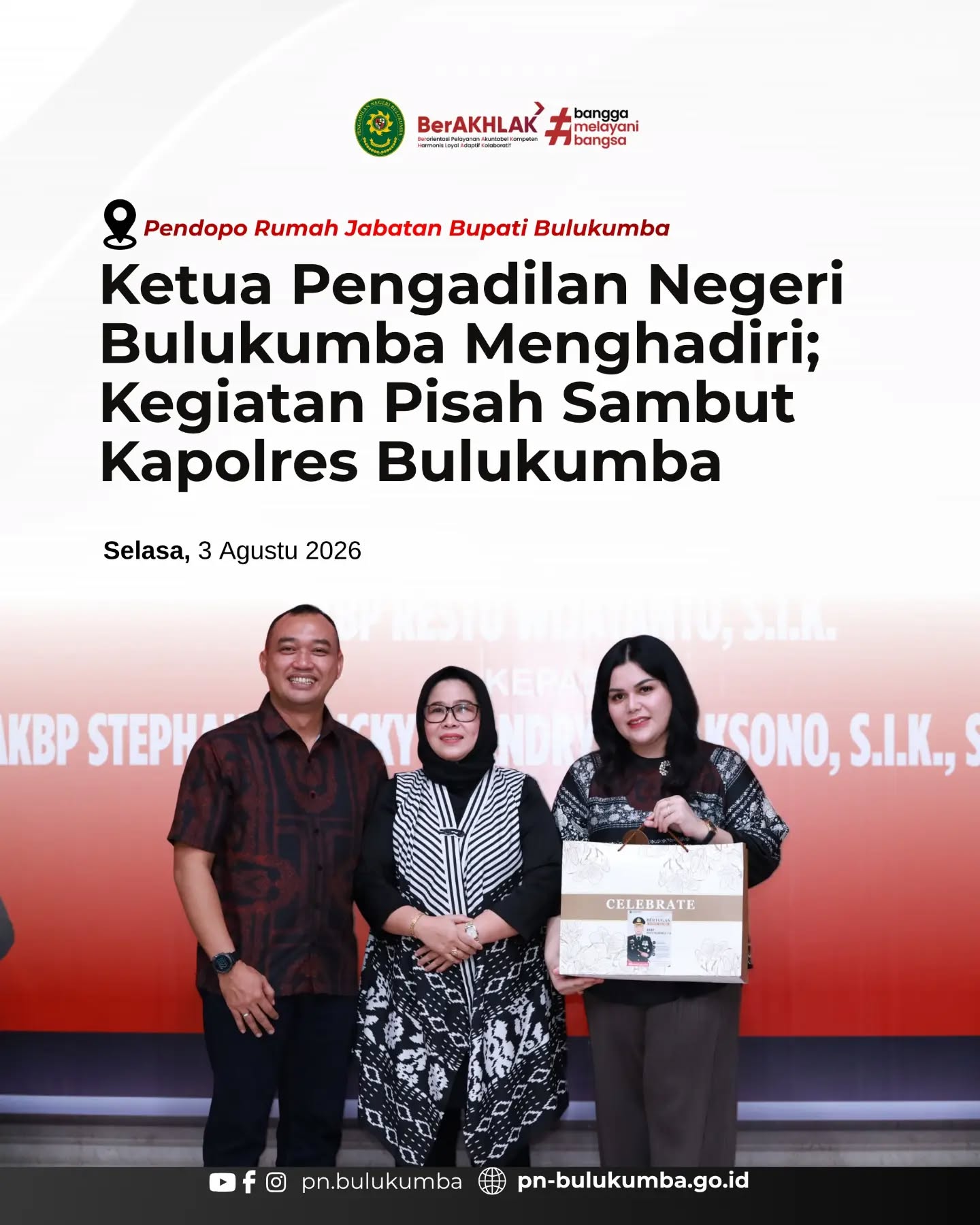 ​KETUA PENGADILAN NEGERI BULUKUMBA MENGHADIRI KEGIATAN PISAH SAMBUT KAPOLRES BULUKUMBA

​📍 Bulukumba, 3 Agustus 2026

​Ketua Pengadilan Negeri Bulukumba secara langsung menghadiri acara Malam Ramah Tamah dan Pisah Sambut Kepala Kepolisian Resor (Kapolres) Bulukumba yang diselenggarakan pada hari Selasa, 3 Agustus 2026. Kegiatan seremonial ini bertempat di Pendopo Rumah Jabatan Bupati Bulukumba dan dihadiri oleh jajaran unsur pimpinan daerah lainnya.

​Acara ini merupakan momentum pelepasan serta serah terima tongkat komando kepemimpinan dari pejabat lama, AKBP Restu Wijayanto, S.I.K., kepada pejabat baru, AKBP Stephanus Luckyto A.W., S.I.K., S.H., M.Si. Kehadiran pimpinan Pengadilan Negeri Bulukumba dalam pergantian pucuk pimpinan Polres ini merupakan wujud nyata komitmen untuk terus merawat soliditas dan sinergitas antar institusi penegak hukum dan Forum Koordinasi Pimpinan Daerah (Forkopimda).

​Kolaborasi lintas sektoral yang harmonis antara Pengadilan dan Kepolisian memegang peranan krusial, tidak hanya dalam mewujudkan Sistem Peradilan Pidana Terpadu (Integrated Criminal Justice System) yang efektif, tetapi juga dalam memelihara stabilitas keamanan dan ketertiban masyarakat (Kamtibmas) di wilayah hukum Kabupaten Bulukumba..

​Keluarga Besar Pengadilan Negeri Bulukumba menyampaikan apresiasi setinggi-tingginya kepada AKBP Restu Wijayanto, S.I.K. atas dedikasi dan kerja sama luar biasa yang telah terjalin. Kami juga mengucapkan selamat datang dan selamat bertugas kepada AKBP Stephanus Luckyto A.W., S.I.K., S.H., M.Si. Pengadilan Negeri Bulukumba siap untuk terus bersinergi dalam menegakkan hukum yang berkeadilan, profesional, dan akuntabel.

​📲 Ikuti media sosial resmi Pengadilan Negeri Bulukumba:
🌐 Website: pn-bulukumba.go.id
📘 Facebook: Pengadilan Negeri Bulukumba
📸 Instagram: @pn.bulukumba
▶️ YouTube: Pengadilan Negeri Bulukumba

​Pengadilan Negeri Bulukumba Kelas IB
Melayani dengan Integritas, Profesionalisme, dan Akuntabilitas.

​#PNBulukumba #PisahSambutKapolres #PolresBulukumba #ForkopimdaBulukumba #SinergitasTNI_Polri PenegakanHukum MahkamahAgungRI BerAKHLAK BanggaMelayaniBangsa ZonaIntegritas PeradilanModern