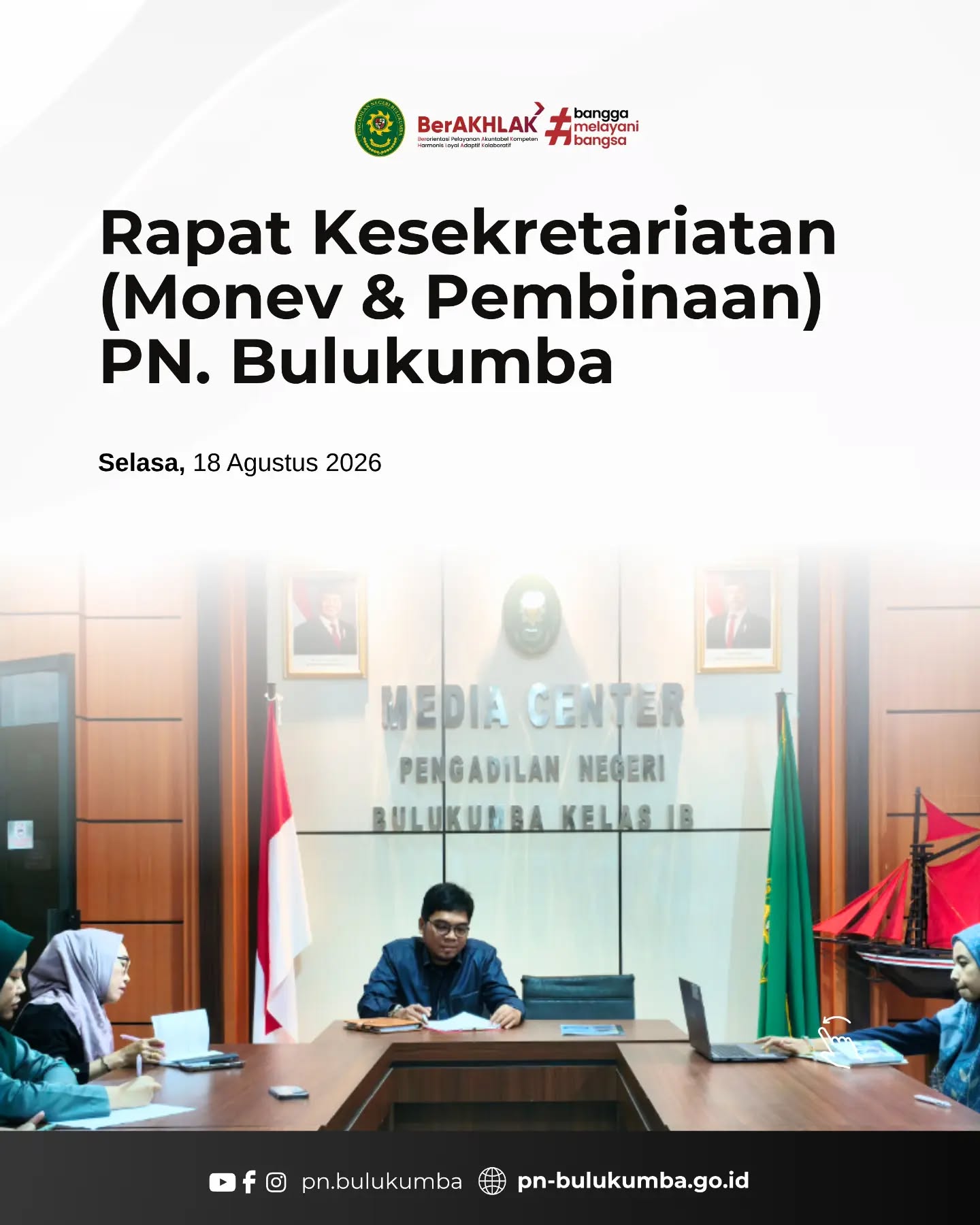 RAPAT KESEKRETARIATAN (MONEV & PEMBINAAN) PENGADILAN NEGERI BULUKUMBA

​📍 Bulukumba, 18 Agustus 2026

​Bagian Kesekretariatan Pengadilan Negeri Bulukumba menyelenggarakan Rapat Monitoring dan Evaluasi (Monev) sekaligus Pembinaan rutin pada hari Selasa, 18 Agustus 2026. Kegiatan ini bertempat di Ruang Media Center dan dipimpin oleh Sekretaris Pengadilan Negeri Bulukumba, serta dihadiri oleh para Kepala Sub Bagian (Kasubbag) beserta seluruh staf di jajaran kesekretariatan.

​Agenda utama rapat ini adalah untuk mengevaluasi capaian kinerja dari masing-masing subbagian, yakni Subbagian Perencanaan, Teknologi Informasi, dan Pelaporan (PTIP), Subbagian Kepegawaian dan Ortala, serta Subbagian Umum dan Keuangan. Sebagai supporting unit (unit pendukung), evaluasi dan pembinaan berkala ini sangat penting untuk memastikan seluruh administrasi perkantoran, penyerapan anggaran, dan sarana prasarana berjalan optimal guna menunjang kelancaran tugas pokok (core business) Pengadilan Negeri Bulukumba.

​Pengadilan Negeri Bulukumba berkomitmen untuk terus menjalankan tata kelola administrasi secara profesional, akuntabel, dan berintegritas demi mendukung pelaksanaan putusan pengadilan yang memberikan kepastian hukum, keadilan, dan kemanfaatan bagi masyarakat.

​📲 Ikuti media sosial resmi Pengadilan Negeri Bulukumba:
🌐 Website: pn-bulukumba.go.id
📘 Facebook: Pengadilan Negeri Bulukumba
📸 Instagram: @pn.bulukumba
▶️ YouTube: Pengadilan Negeri Bulukumba

​Pengadilan Negeri Bulukumba Kelas IB
Melayani dengan Integritas, Profesionalisme, dan Akuntabilitas.

​#PNBulukumba #RapatKesekretariatan #MonevKesekretariatan #PembinaanPegawai #SupportingUnit MahkamahAgungRI BerAKHLAK BanggaMelayaniBangsa Zona