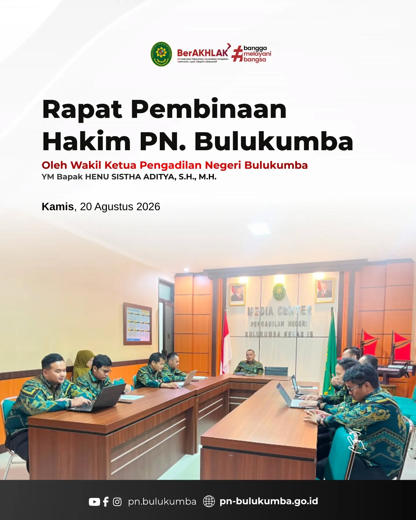RAPAT PEMBINAAN HAKIM PENGADILAN NEGERI BULUKUMBA

​📍 Bulukumba, 20 Agustus 2026

​Pengadilan Negeri Bulukumba menyelenggarakan Rapat Pembinaan Hakim pada hari Kamis, 20 Agustus 2026. Kegiatan pembinaan internal yang bertempat di Ruang Media Center ini dipimpin secara langsung oleh Wakil Ketua Pengadilan Negeri Bulukumba, Yang Mulia Bapak Henu Sistha Aditya, S.H., M.H., serta diikuti oleh seluruh jajaran Hakim Pengadilan Negeri Bulukumba.

​Agenda rapat pembinaan ini difokuskan pada peningkatan kapasitas, profesionalitas, penegakan disiplin kerja, serta evaluasi penyelesaian perkara (SIPP). Melalui pembinaan rutin ini, Wakil Ketua Pengadilan Negeri Bulukumba senantiasa mengingatkan dan menekankan kepada seluruh jajaran hakim agar terus mempedomani Kode Etik dan Pedoman Perilaku Hakim (KEPPH) dalam setiap pelaksanaan tugas yudisial, guna menjaga kemandirian, integritas, dan keluhuran martabat peradilan.

​Dasar Hukum:

• Peraturan Mahkamah Agung (PERMA) Nomor 7 Tahun 2016 tentang Penegakan Disiplin Kerja Hakim pada Mahkamah Agung dan Badan Peradilan yang Berada di Bawahnya, juncto Keputusan Bersama Ketua Mahkamah Agung dan Ketua Komisi Yudisial Nomor 047/KMA/SKB/IV/2009 dan Nomor 02/SKB/P.KY/IV/2009 tentang Kode Etik dan Pedoman Perilaku Hakim (KEPPH).

​Pengadilan Negeri Bulukumba berkomitmen untuk terus menjalankan tata kelola dan pelayanan hukum secara profesional, akuntabel, dan berintegritas demi mendukung pelaksanaan tugas pokok pengadilan yang memberikan kepastian hukum, keadilan, dan kemanfaatan bagi masyarakat.

​📲 Ikuti media sosial resmi Pengadilan Negeri Bulukumba:
🌐 Website: pn-bulukumba.go.id
📘 Facebook: Pengadilan Negeri Bulukumba
📸 Instagram: @pn.bulukumba
▶️ YouTube: Pengadilan Negeri Bulukumba

​Pengadilan Negeri Bulukumba Kelas IB
Melayani dengan Integritas, Profesionalisme, dan Akuntabilitas.

​#PNBulukumba #PembinaanHakim #WakilKetuaPN #KEPPH #DisiplinHakim IntegritasHakim MahkamahAgungRI BerAKHLAK BanggaMelayaniBangsa ZonaIntegritas PeradilanModern