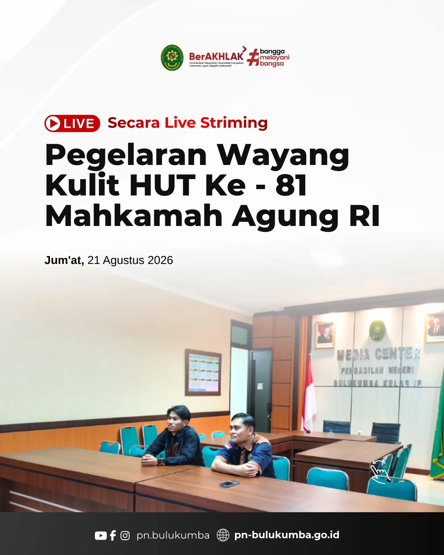 MENYAKSIKAN SECARA VIRTUAL PERGELARAN WAYANG KULIT DALAM RANGKA HUT KE-81 MAHKAMAH AGUNG RI

​📍 Bulukumba, 20 Agustus 2026

​Aparatur Pengadilan Negeri Bulukumba turut berpartisipasi menyaksikan Pergelaran Wayang Kulit secara live streaming pada hari Jum'at, 20 Agustus 2026. Bertempat di Ruang Media Center, kegiatan nonton bareng (nobar) virtual ini diselenggarakan langsung oleh Mahkamah Agung Republik Indonesia dalam rangka memeriahkan malam puncak peringatan Hari Ulang Tahun (HUT) ke-81 Mahkamah Agung RI.

​Selain sebagai bentuk tasyakuran dan ajang silaturahmi nasional keluarga besar badan peradilan di seluruh Indonesia, pergelaran seni budaya wayang kulit ini dipilih karena sarat akan pesan moral, filosofi keadilan, dan penegakan kebenaran. Kegiatan ini sekaligus menjadi wujud nyata kepedulian institusi peradilan dalam merawat dan melestarikan kekayaan seni budaya tradisional warisan leluhur bangsa nusantara.

​Pengadilan Negeri Bulukumba berkomitmen untuk terus menjalankan fungsi pelayanan hukum secara profesional, akuntabel, dan berintegritas demi mendukung pelaksanaan putusan pengadilan yang memberikan kepastian hukum, keadilan, dan kemanfaatan bagi masyarakat.

​📲 Ikuti media sosial resmi Pengadilan Negeri Bulukumba:
🌐 Website: pn-bulukumba.go.id
📘 Facebook: Pengadilan Negeri Bulukumba
📸 Instagram: @pn.bulukumba
▶️ YouTube: Pengadilan Negeri Bulukumba

​Pengadilan Negeri Bulukumba Kelas IB
Melayani dengan Integritas, Profesionalisme, dan Akuntabilitas.

​#PNBulukumba #HUTMARI81 #WayangKulit #PelestarianBudaya #MahkamahAgungRI SeniTradisional BerAKHLAK BanggaMelayaniBangsa ZonaIntegritas PeradilanModern