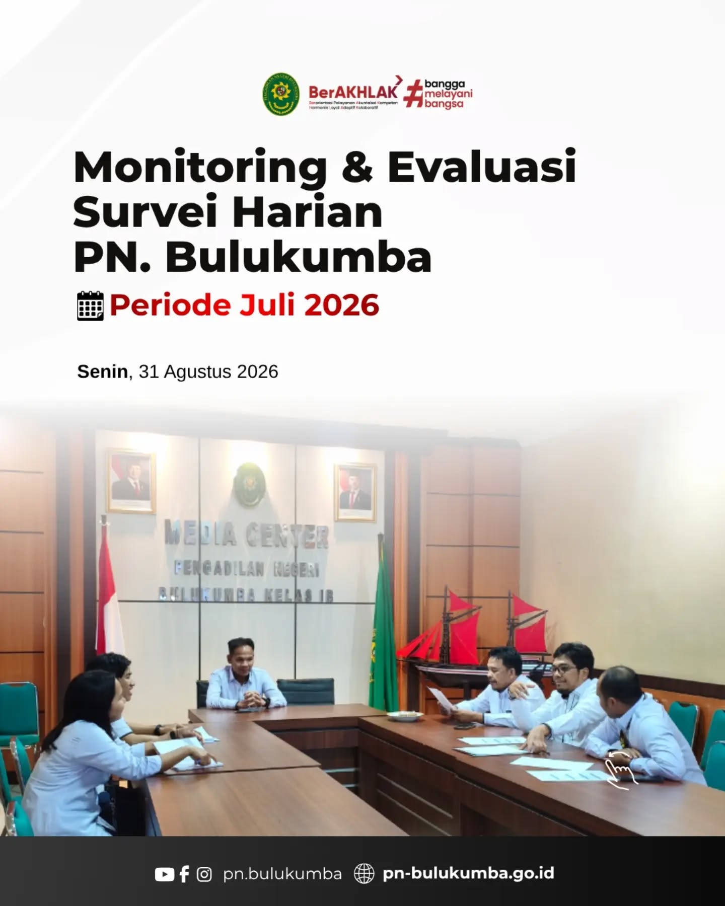 MONITORING & EVALUASI SURVEI HARIAN PENGADILAN NEGERI BULUKUMBA PERIODE JULI 2026

​📍 Bulukumba, 31 Agustus 2026

​Pengadilan Negeri Bulukumba menyelenggarakan rapat Monitoring dan Evaluasi (Monev) terkait pelaksanaan Survei Harian, yang meliputi Survei Indeks Persepsi Kualitas Pelayanan (IPKP) dan Survei Indeks Persepsi Anti Korupsi (IPAK) untuk periode evaluasi bulan Juli 2026. Kegiatan rapat ini dilaksanakan pada hari Senin, 31 Agustus 2026, bertempat di Ruang Media Center Pengadilan Negeri Bulukumba.

​Agenda rapat evaluasi ini difokuskan pada peninjauan hasil persentase indeks kepuasan masyarakat terhadap berbagai layanan peradilan yang telah diberikan. Melalui monitoring berkala ini, pimpinan beserta tim pengelola survei mengidentifikasi area-area yang masih memerlukan perbaikan (area of improvement) serta merumuskan langkah tindak lanjut atas umpan balik (feedback) dari pengguna layanan. Hal ini sangat krusial, terutama dalam mendukung kesiapan Pengadilan Negeri Bulukumba menghadapi Desk Evaluasi Zona Integritas menuju predikat Wilayah Bebas dari Korupsi (WBK).

​Pengadilan Negeri Bulukumba berkomitmen untuk terus mendengarkan aspirasi masyarakat guna meningkatkan kualitas pelayanan publik secara profesional, akuntabel, dan berintegritas demi mewujudkan keadilan yang sejati.

​📲 Ikuti media sosial resmi Pengadilan Negeri Bulukumba:
🌐 Website: pn-bulukumba.go.id
📘 Facebook: Pengadilan Negeri Bulukumba
📸 Instagram: @pn.bulukumba
▶️ YouTube: Pengadilan Negeri Bulukumba

​Pengadilan Negeri Bulukumba Kelas IB
Melayani dengan Integritas, Profesionalisme, dan Akuntabilitas.

​#PNBulukumba #MonevSurvei #SurveiHarian #SPKP #SPAK PelayananPublik ZonaIn
