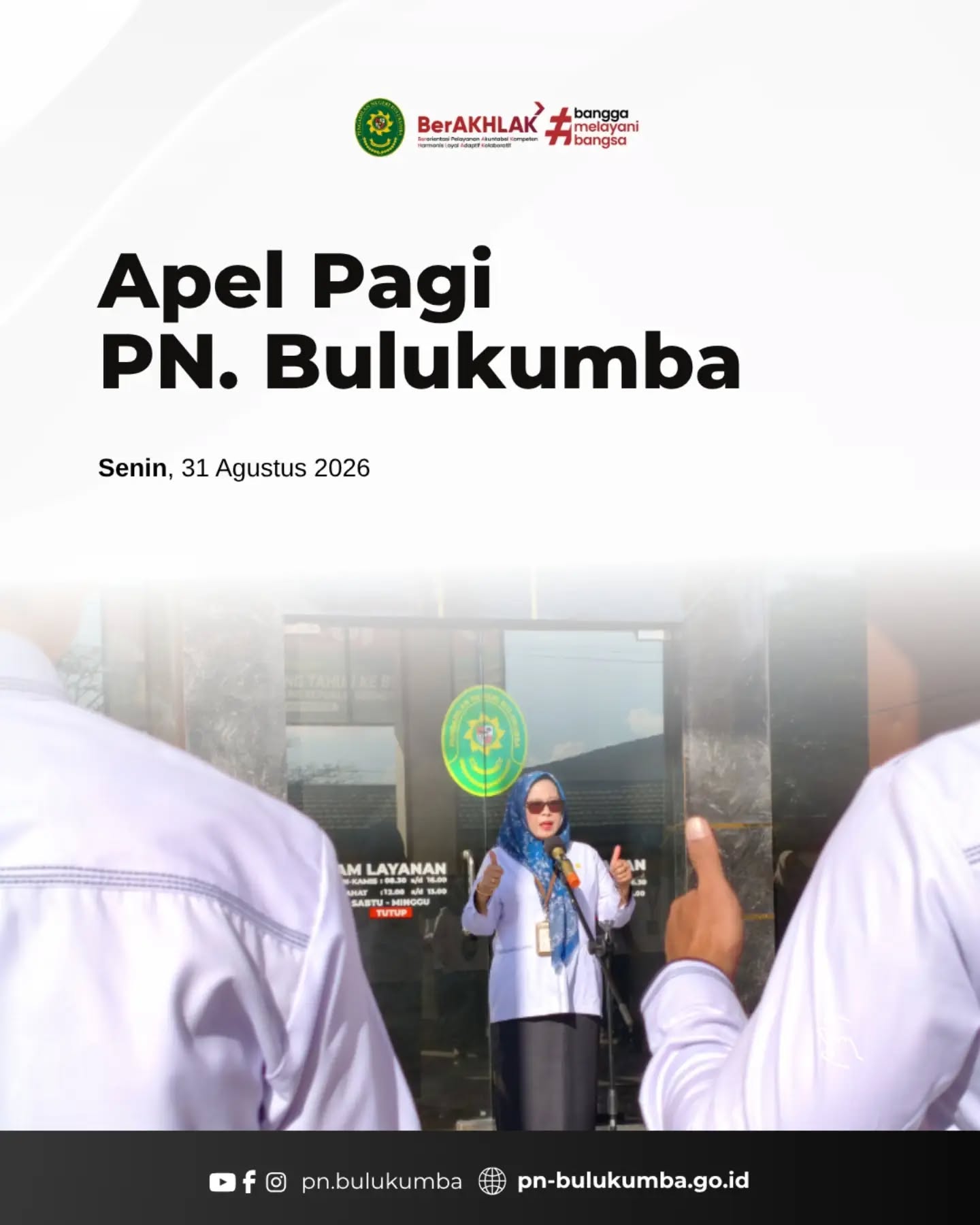 APEL PAGI PENGADILAN NEGERI BULUKUMBA: PENEGASAN INTEGRITAS DAN KOLABORASI MENUJU WBK

​📍 Bulukumba, 31 Agustus 2026

​Mengawali rutinitas pekan kerja, Pengadilan Negeri Bulukumba melaksanakan Apel Pagi pada hari Senin, 31 Agustus 2026, bertempat di halaman depan kantor. Bertindak secara langsung selaku Pembina Apel pada kesempatan ini adalah Ketua Pengadilan Negeri Bulukumba, yang memberikan arahan kepada seluruh jajaran Hakim, Pejabat Struktural, Pejabat Fungsional, Pelaksana, hingga Satuan Pengamanan (Security).

​Dalam amanatnya, Ketua Pengadilan Negeri Bulukumba memberikan penekanan tegas kepada seluruh jajaran untuk senantiasa menjaga marwah institusi dengan memegang teguh integritas dalam setiap pelaksanaan tugas. Selain itu, beliau mengingatkan agar seluruh aparatur segera mempersiapkan diri secara matang menghadapi penilaian Zona Integritas (ZI) menuju predikat Wilayah Bebas dari Korupsi (WBK), mengingat saat ini Pengadilan Negeri Bulukumba telah berhasil melangkah ke tahap kedua, yakni tahap Desk Evaluasi.

​Lebih lanjut, Ketua Pengadilan Negeri Bulukumba menginstruksikan agar seluruh pegawai, dari unsur pimpinan hingga staf, untuk senantiasa saling memberikan support (dukungan) dan memperkuat kolaborasi lintas bagian. Kekompakan dan kerja sama tim yang solid adalah kunci utama agar Pengadilan Negeri Bulukumba dapat meraih predikat WBK pada tahun ini.

​Pengadilan Negeri Bulukumba berkomitmen penuh untuk mewujudkan zona peradilan yang bersih dan bebas dari korupsi dengan menjalankan fungsi pelayanan hukum secara profesional, akuntabel, dan berintegritas tinggi.

Ikuti media sosial resmi Pengadilan Negeri Bulukumba:
🌐 Website: pn-bulukumba.go.id
📘 Facebook: Pengadilan Negeri Bulukumba
📸 Instagram: @pn.bulukumba
▶️ YouTube: Pengadilan Negeri Bulukumba

​Pengadilan Negeri Bulukumba Kelas IB
Melayani dengan Integritas, Profesionalisme, dan Akuntabilitas.

​#PNBulukumba #ApelPagi #KetuaPNBulukumba #ZonaIntegritas #WBK2026 WilayahBebasDariKorupsi DeskEvaluasi Integritas Kolaborasi MahkamahAgungRI BerAKHLAK BanggaMelayaniBangsa PeradilanModern